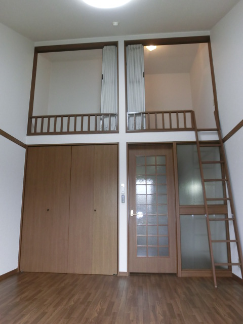 グランディールイズミ