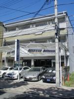 コンビニ・スーパー・警察署が徒歩3分の生活しやすい立地が嬉しい!