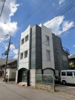 スーパー歩１分、１階はお惣菜屋さんの神立地！大学までの距離も適度！
